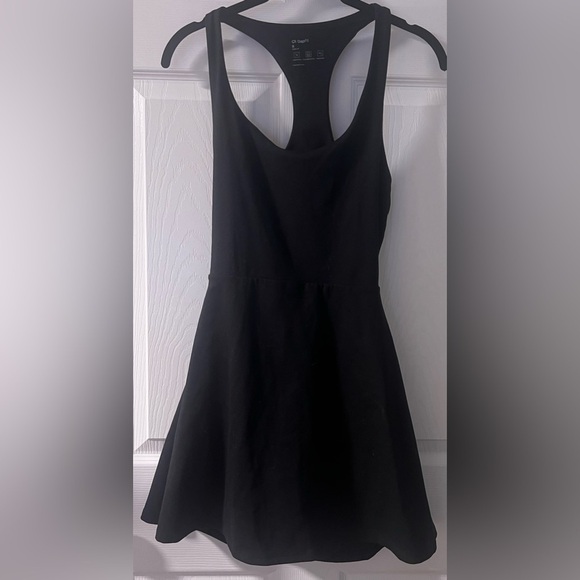 Women's GapFit Power Exercise Dress in True Black - Picture 2 of 5